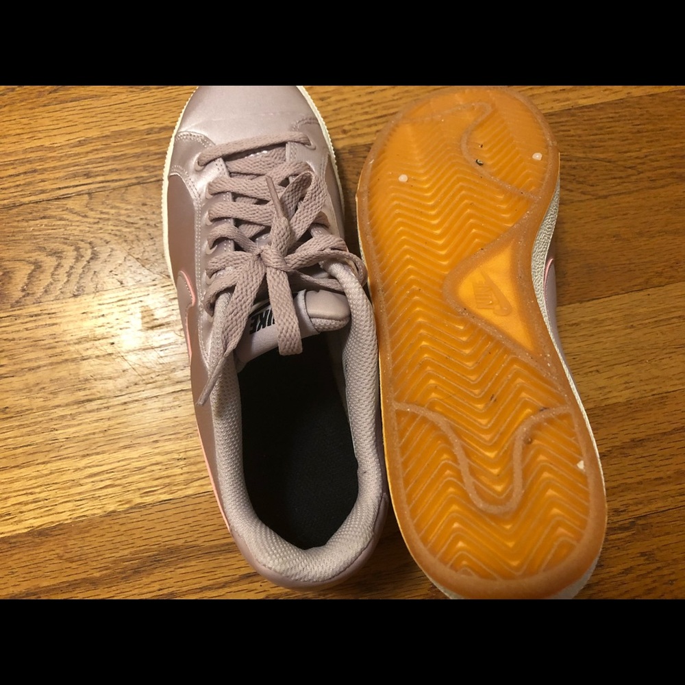 Nike sneakers, size 7.5 - Picture 4 of 5